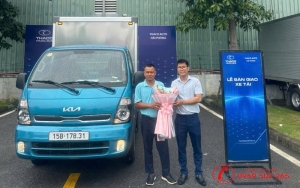 Bàn giao xe K200 thùng kín cho Công Ty Phúc Nguyên
