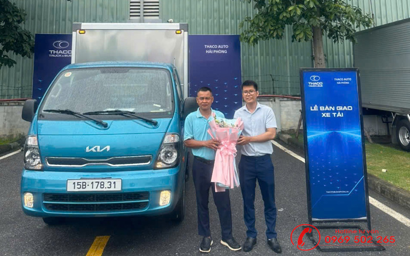 Bàn giao xe K200 thùng kín cho Công Ty Phúc Nguyên